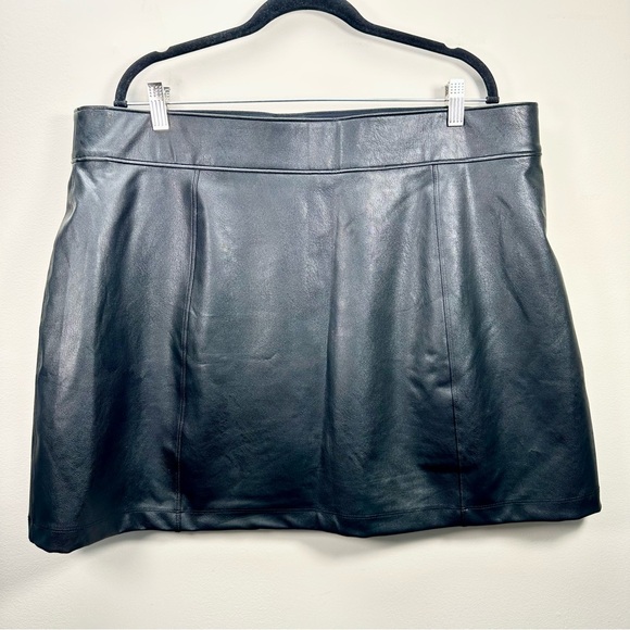 SPANX Black Faux Leather Mini Skirt, 2X - Picture 4 of 14